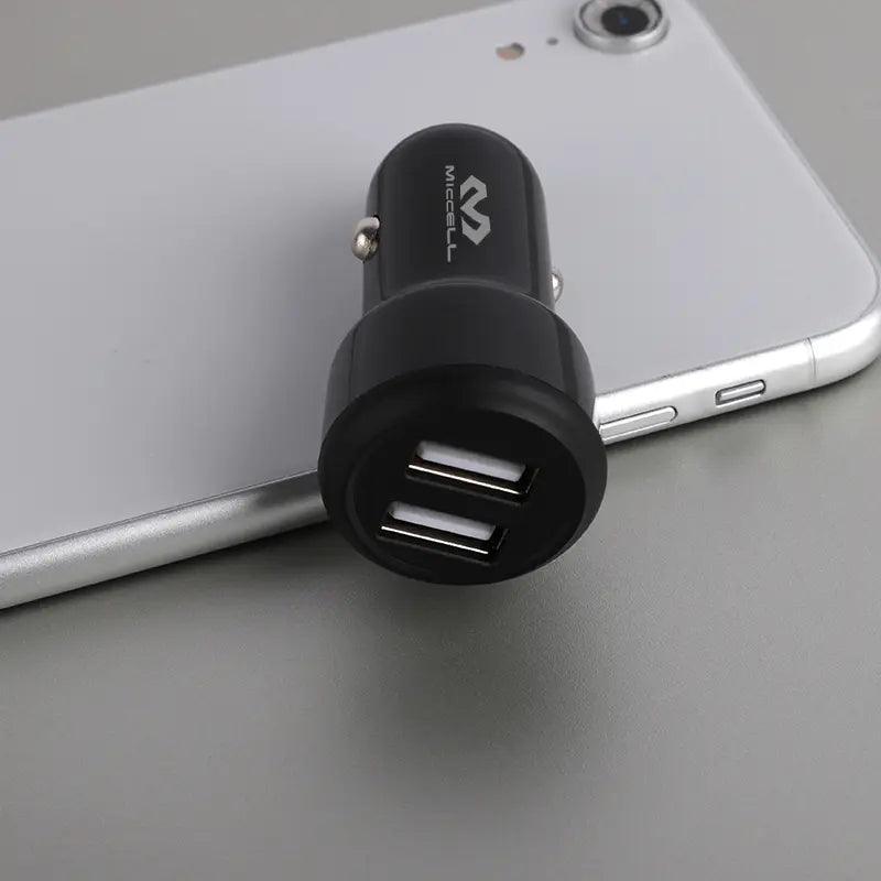 cargador marca miccell compacto vq-c03 sobre iPhone