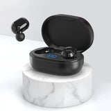Audífonos Bluetooth color negro con panel LED VQ-BH25 sobre marmol